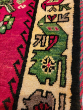 Load image into Gallery viewer, Vintage Hand Knotted Persian Shiraz Runner (5' x 9'6")
