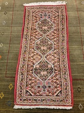 Load image into Gallery viewer, Vintage Hand Knotted Persian Bijar (1'6" x 3'2")