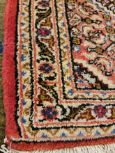 Load image into Gallery viewer, Vintage Hand Knotted Persian Bijar (1'6" x 3'2")