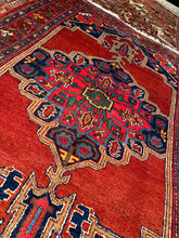 Load image into Gallery viewer, Vintage Hand Knotted Persian Hamadan (4'5" x 6'8")