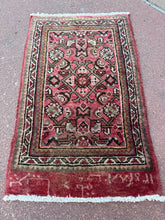 Load image into Gallery viewer, Vintage Hand Knotted Persian Hossein Abad (18" x 28")