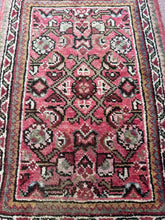 Load image into Gallery viewer, Vintage Hand Knotted Persian Hossein Abad (18" x 28")