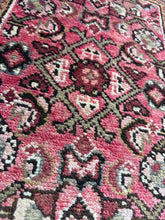 Load image into Gallery viewer, Vintage Hand Knotted Persian Hossein Abad (18" x 28")