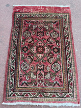 Load image into Gallery viewer, Vintage Hand Knotted Persian Hossein Abad (18" x 28")