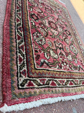 Load image into Gallery viewer, Vintage Hand Knotted Persian Hossein Abad (18" x 28")