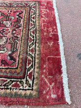 Load image into Gallery viewer, Vintage Hand Knotted Persian Hossein Abad (18" x 28")